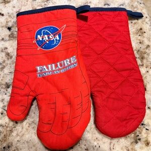NASA Red Oven Mitts